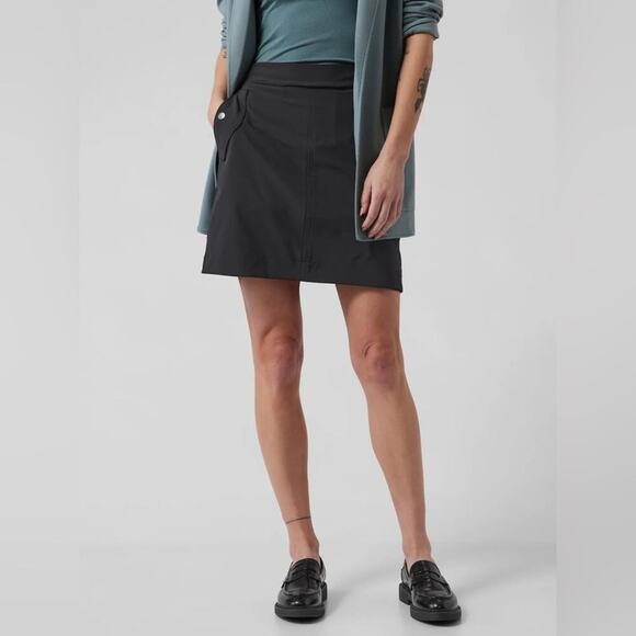 Athleta Black VIENNA CARGO SKORT Size 0 - Picture 1 of 11